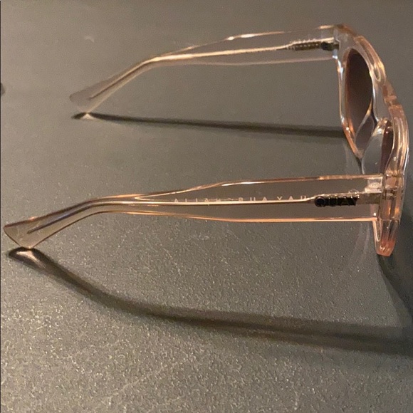 Quay Australia “Something Extra” - Picture 4 of 5